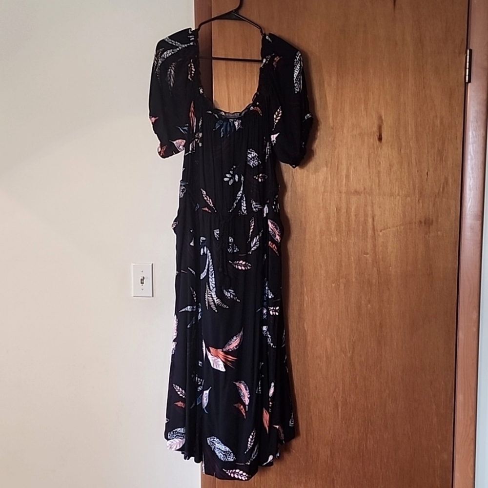 Torrid dress Black with feather design. Size 2 has pockets